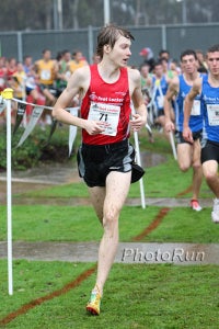 2009 FootLocker Cross Country Finals Verzbicas turns his head before crossing the finish line. Photo: PhotoRun