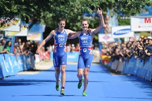 The Brownlees embrace before finishing 1-2 in Madrid. Photo by Delly Carr and triathlon.org.
