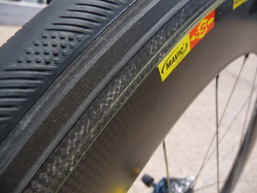Mavic created a tire specifically for this rim, and also built a bumper to completely fill the gap between tire and rim. Photo: Aaron Hersh