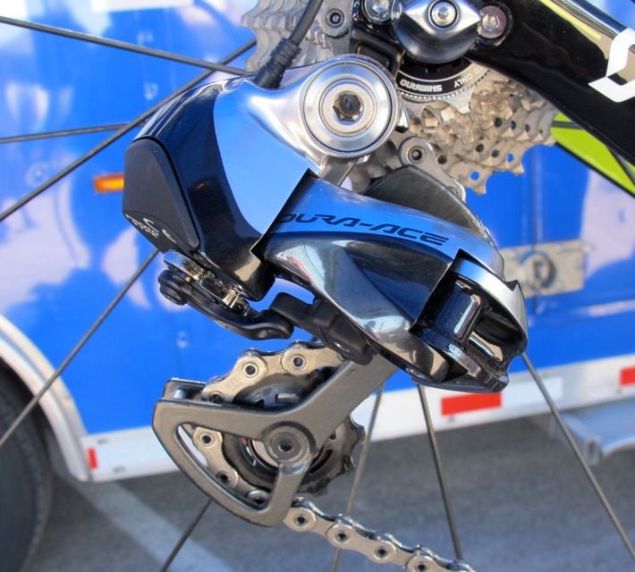 The Shimano Dura-Ace Di2 9070 rear derailleur functions like the original.