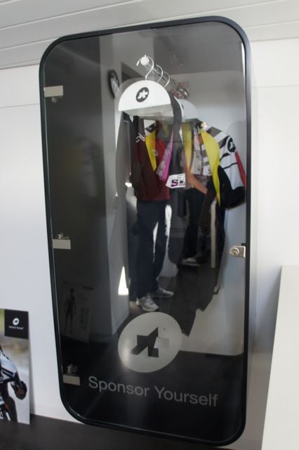 Assos