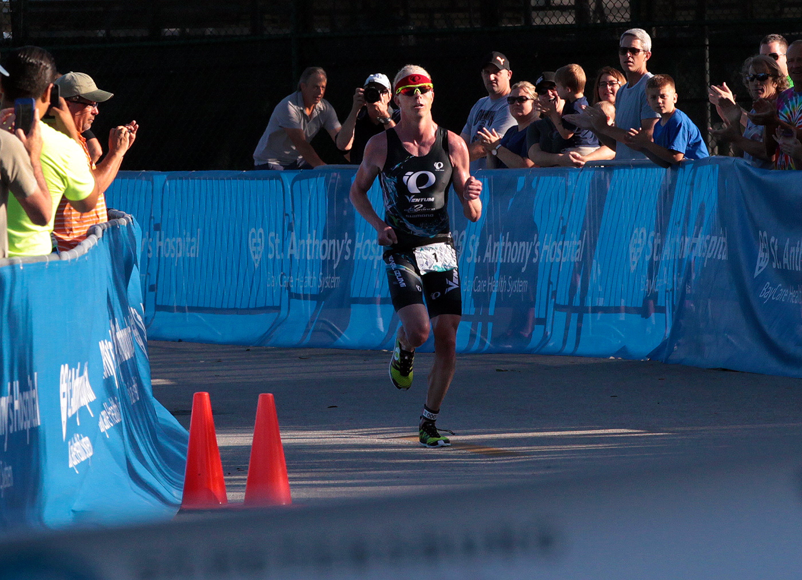 American Cameron Dye approaches the finish line. Photo: Bill Serne