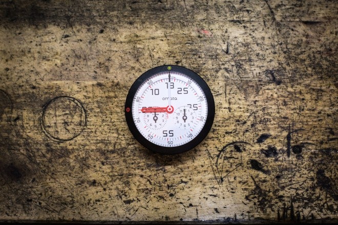 The Omata One only displays speed, distance, ascent, and time on its simple dial. Photo: Omata