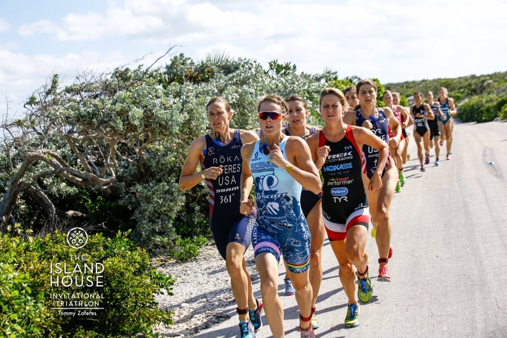 Flora Duffy leads a pack on day two of competition. Photo: Tommy Zaferes/ Island House Invitational Triathlon