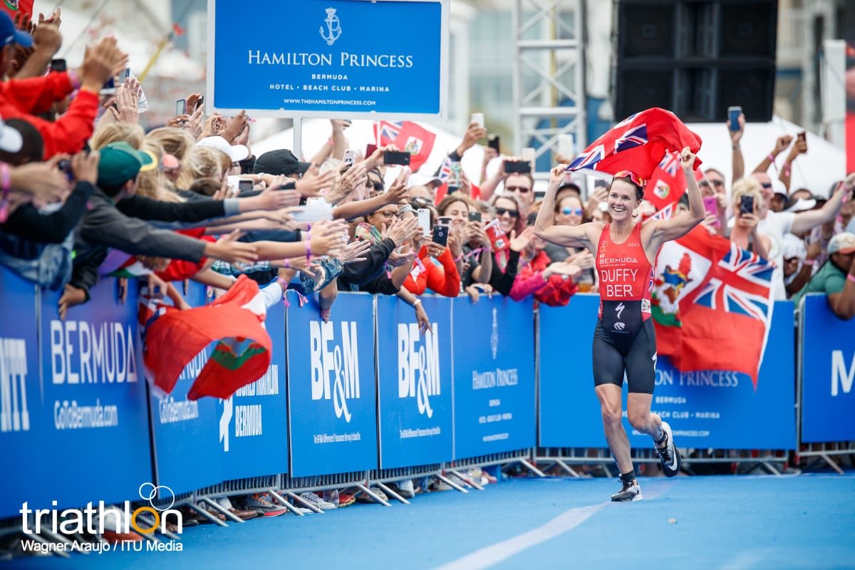 A thrilled crowd welcomes Flora Duffy to the finish line. Photo: Wagner Araujo/Triathlon.org