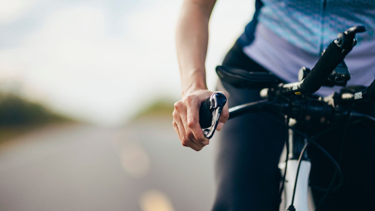 Why Your Fingers Go Numb on the Bike (And What To Do About It)