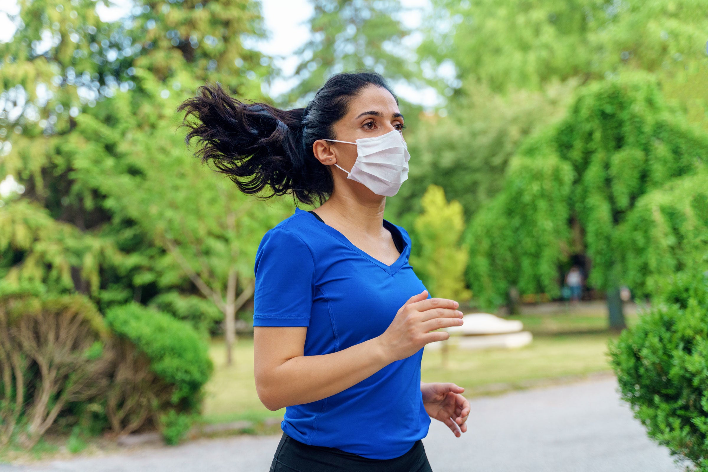runner-wearing-mask