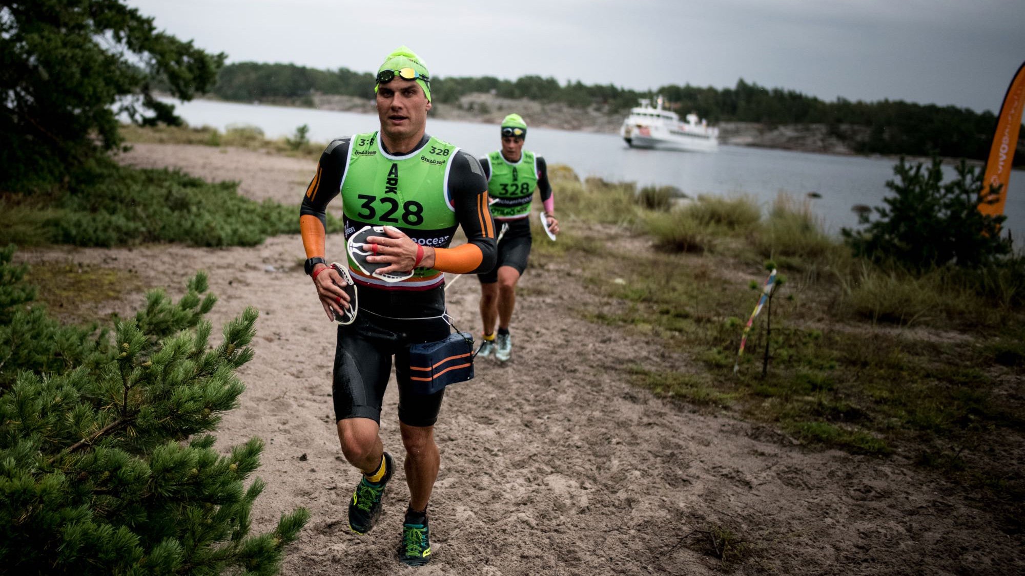 The swimrun pull buoy can help you swim faster, as shown by these athletes at an ÖtillÖ event.