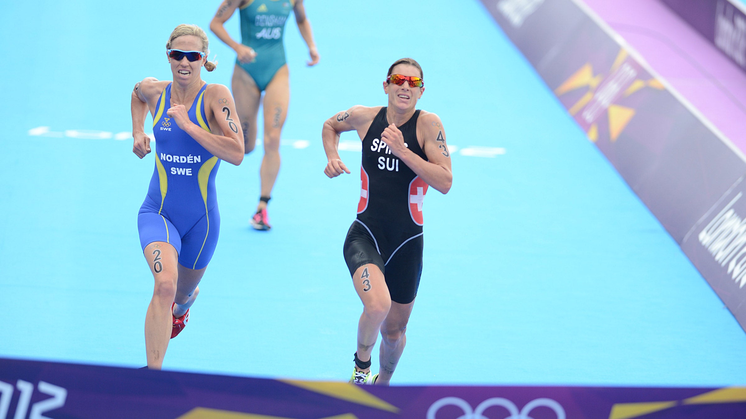 Nicola Spirig and Lisa Norden sprint to the finish line.