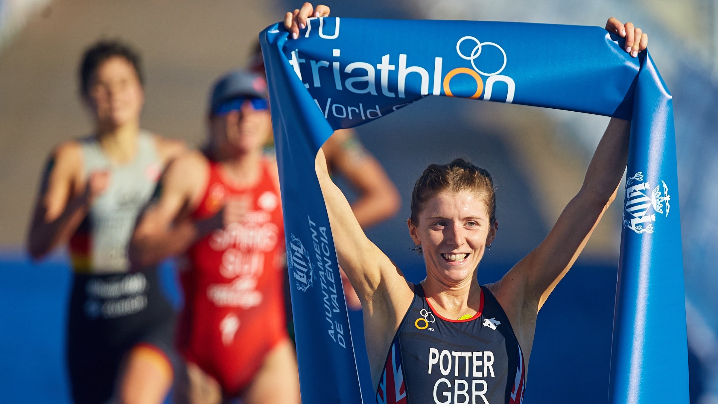 Beth Potter wins at the Valencia World Cup in 2020.