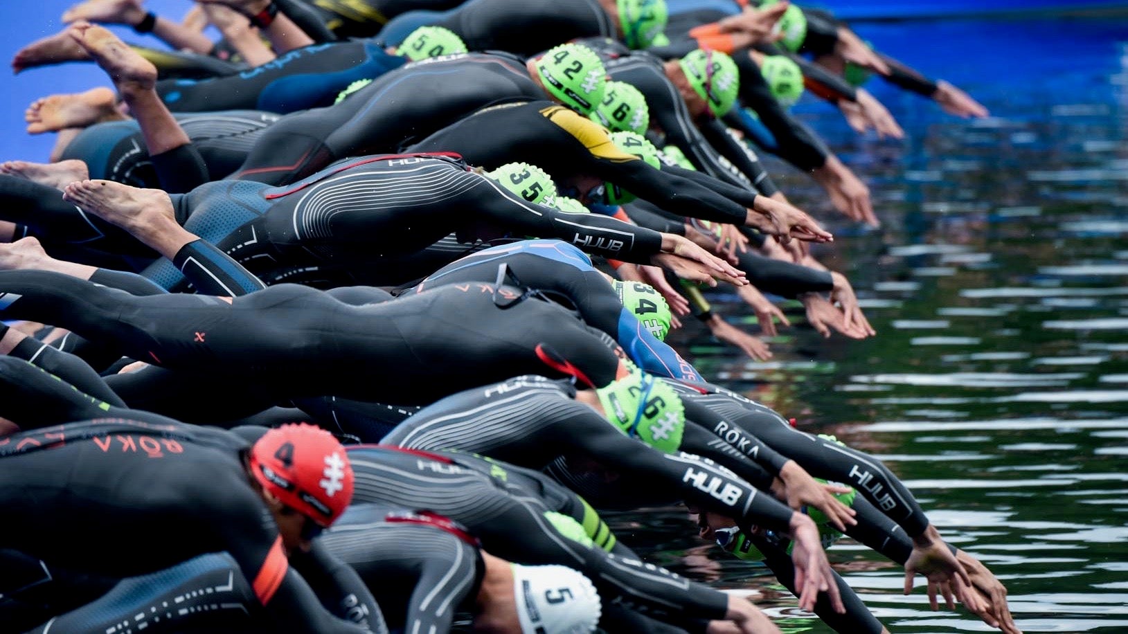 Athletes dive in for the 2019 WTCS Leeds race.