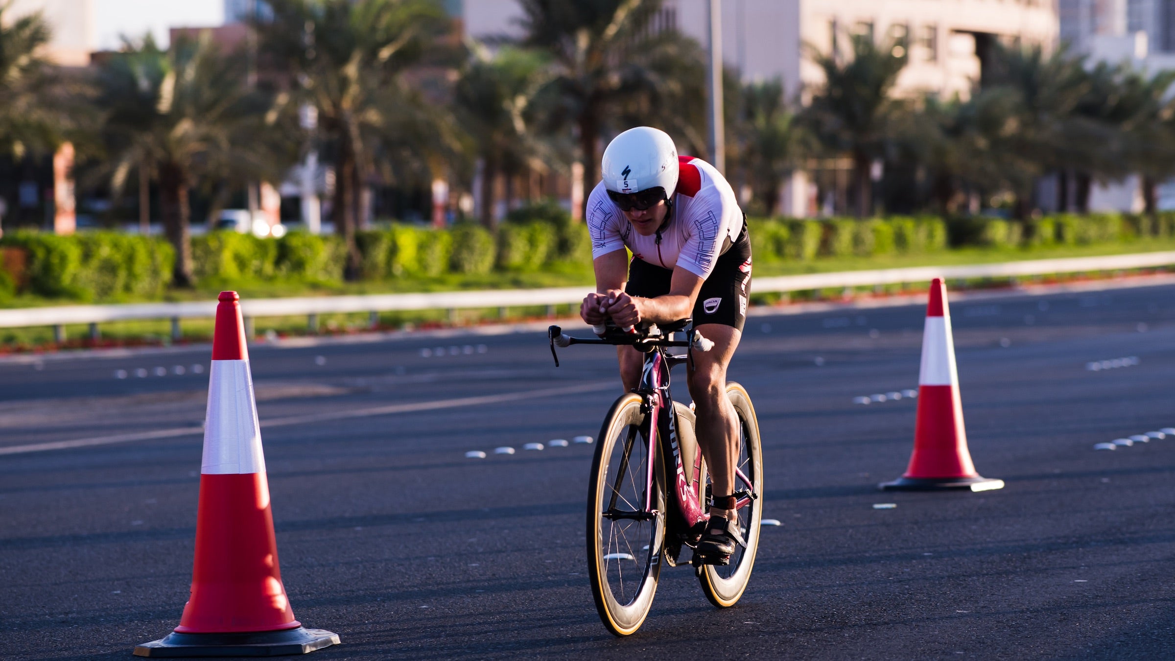 Kristian Blummenfelt sets a world record at the Dubai 70.3.