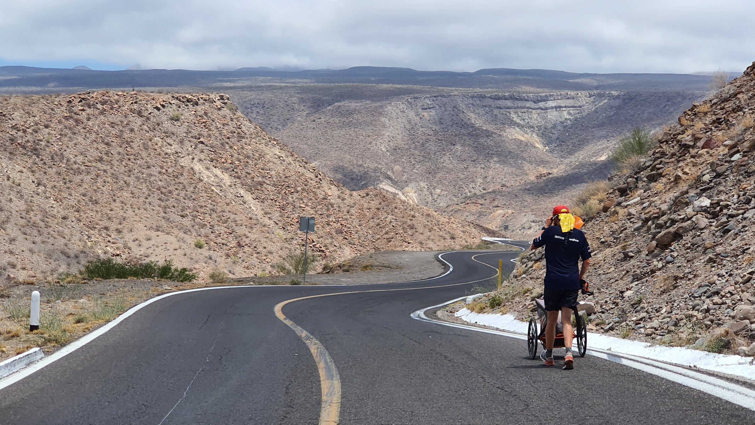 Jonas Deichmann on his run leg.