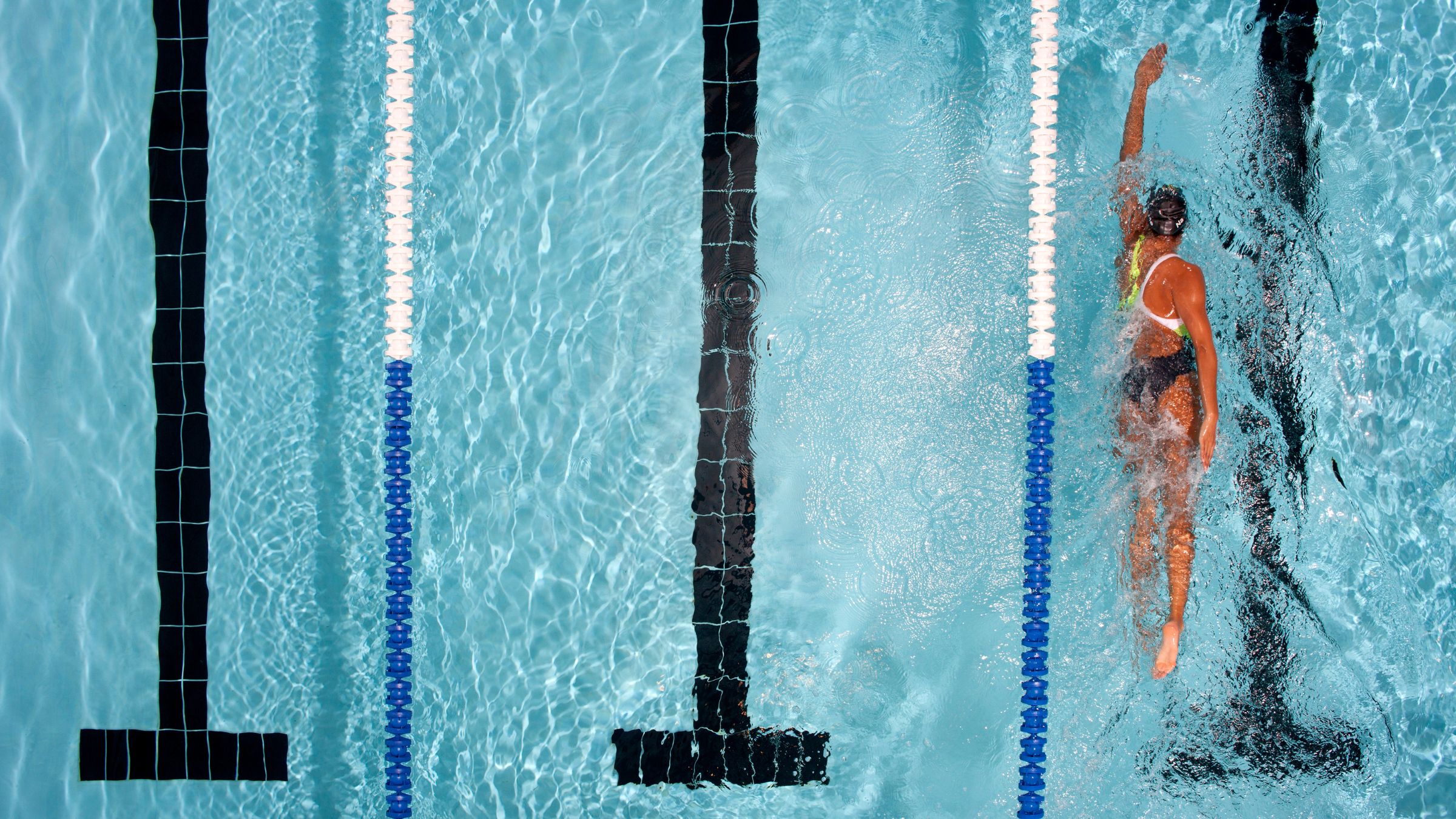 A triathlete does a swim workout for beginner triathletes