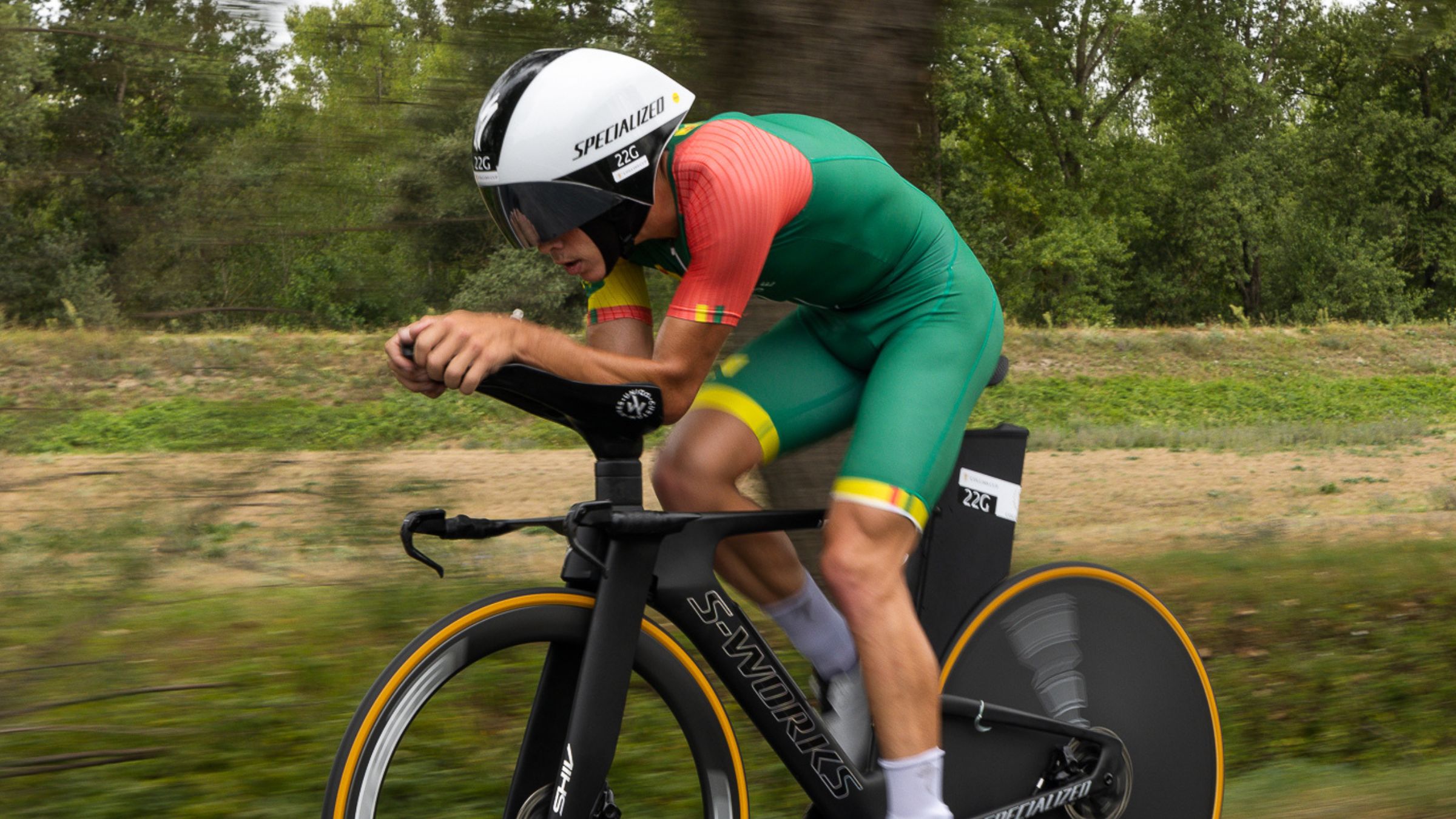 Hayden Wilde wears an aero head covering at a triathlon